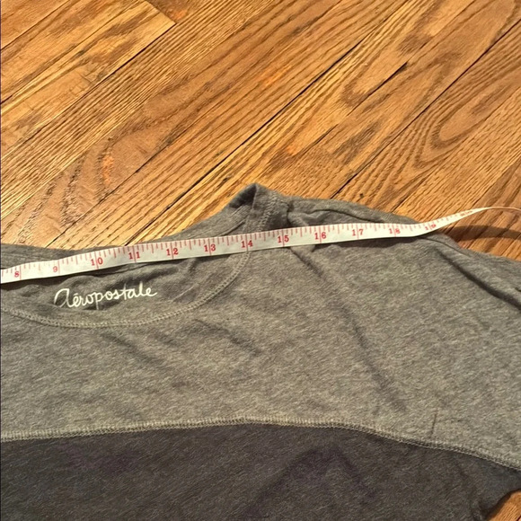 Aeropostale Gray Short Sleeve Tee with Color-Block Design - Picture 8 of 10